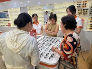 Rất nhiều khách hàng chọn kính mắt Coya