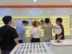 Rất nhiều khách hàng chọn kính mắt Coya